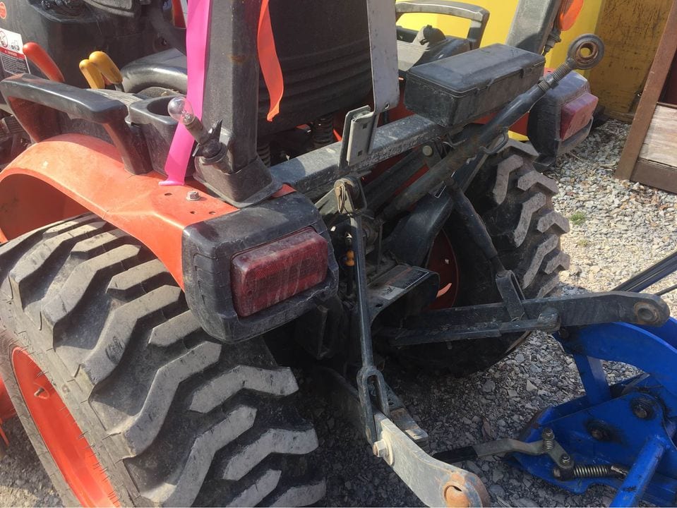 Kubota B2601 loader, 60” mower PreOwned Kubota