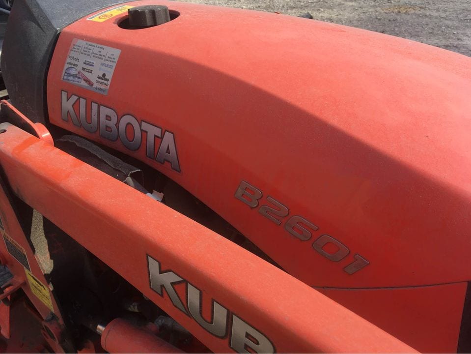 Kubota B2601 loader, 60” mower PreOwned Kubota